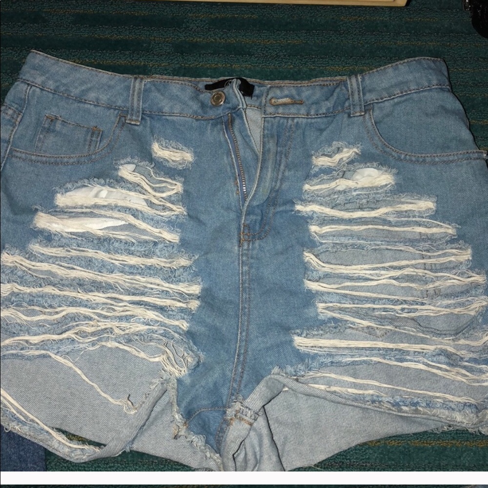 High waisted Ripped denim jean shorts - Picture 3 of 4